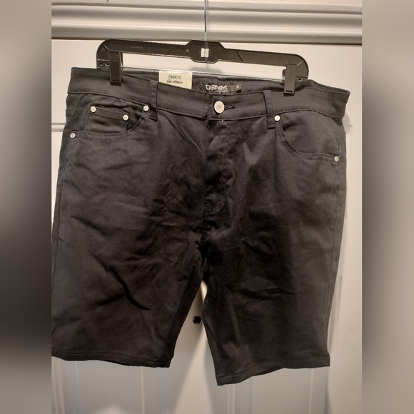 Men's Twill Stretch Classic Fit Shorts - Picture 3 of 6